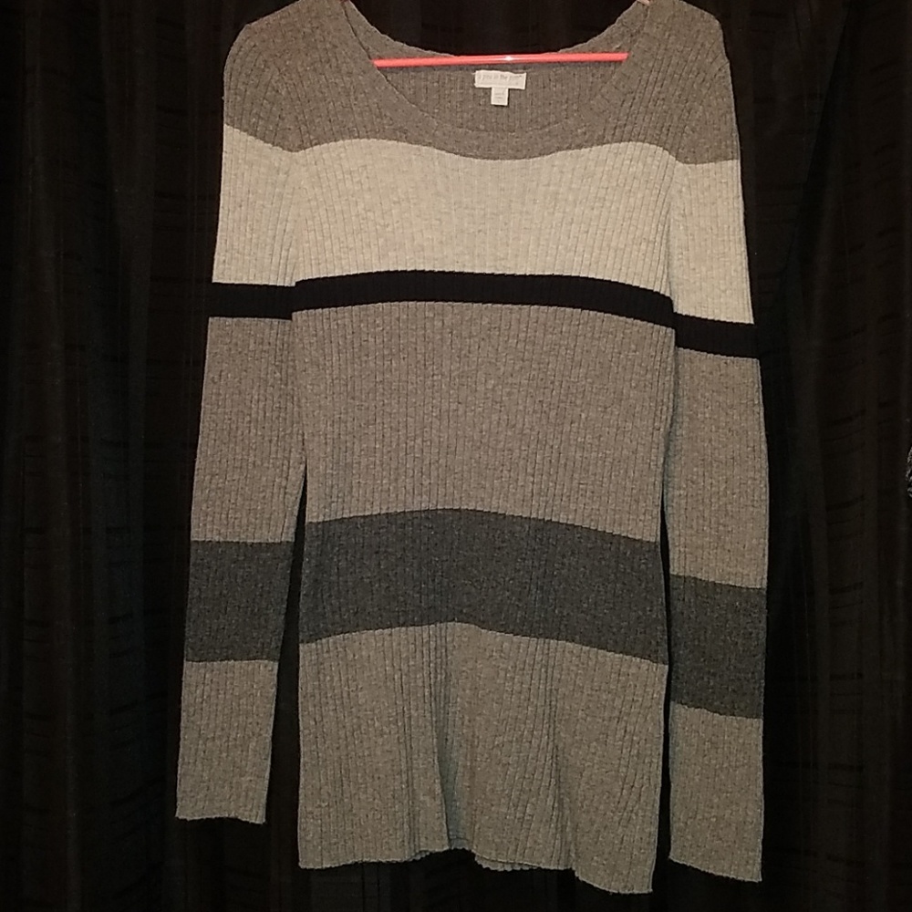Grey hue maternity sweater